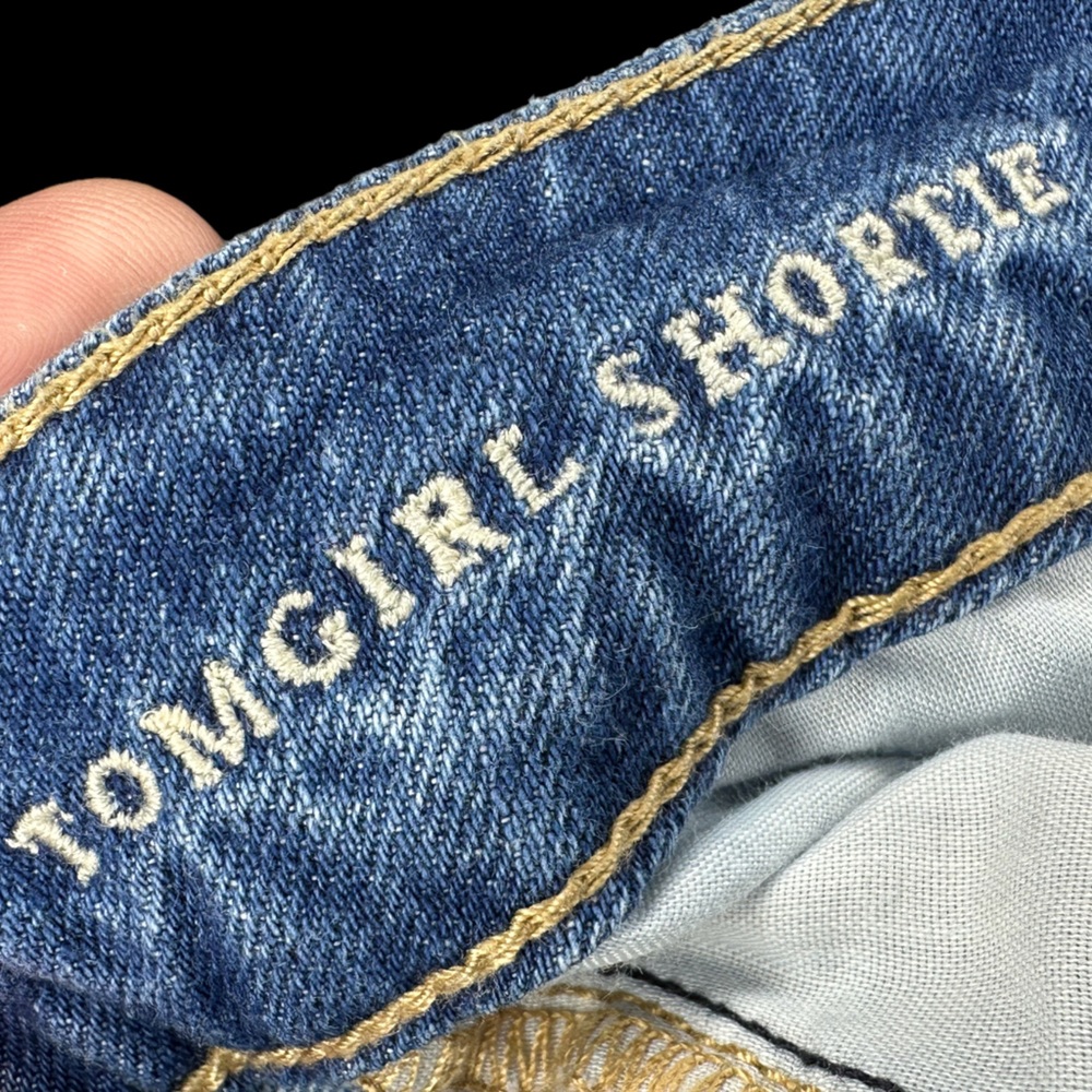 American Eagle Tomgirl Shortie Jean Shorts Boyfriend Style Size 0-Blue Like New - Picture 3 of 5